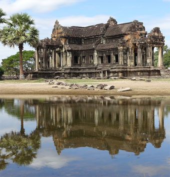 Kambodscha, Ruine am Fluss